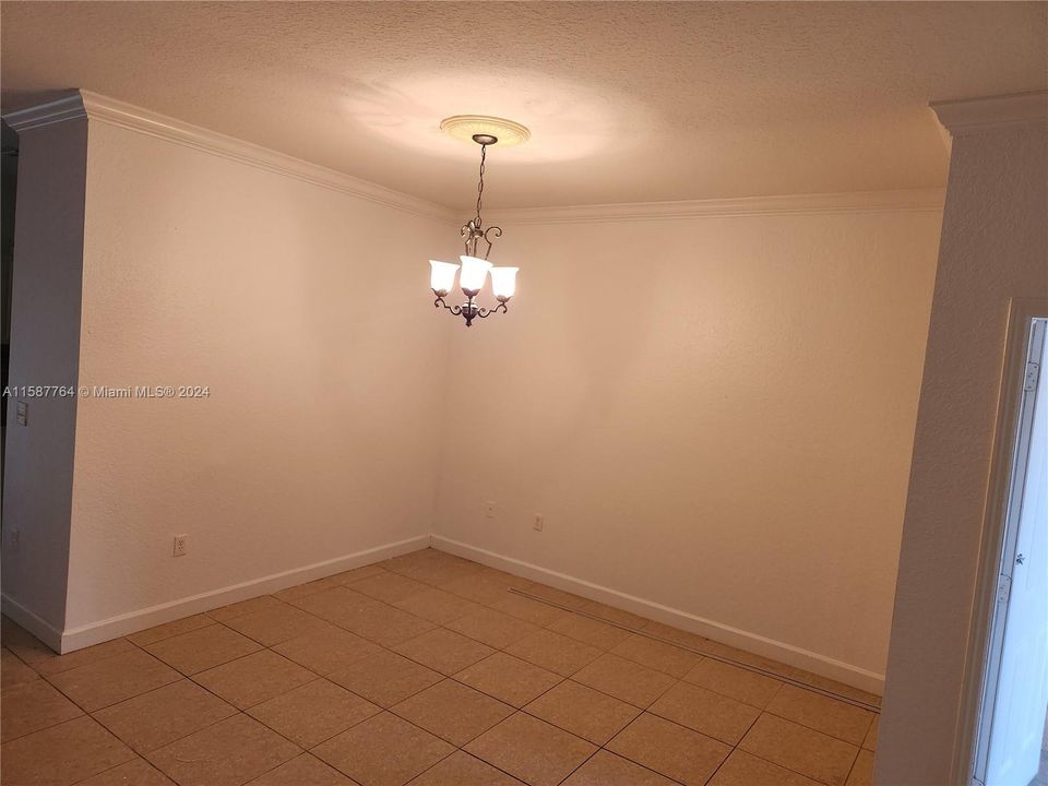 For Rent: $2,300 (3 beds, 2 baths, 1201 Square Feet)