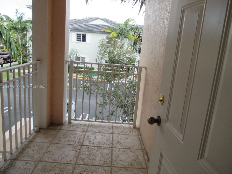 For Rent: $2,300 (3 beds, 2 baths, 1201 Square Feet)