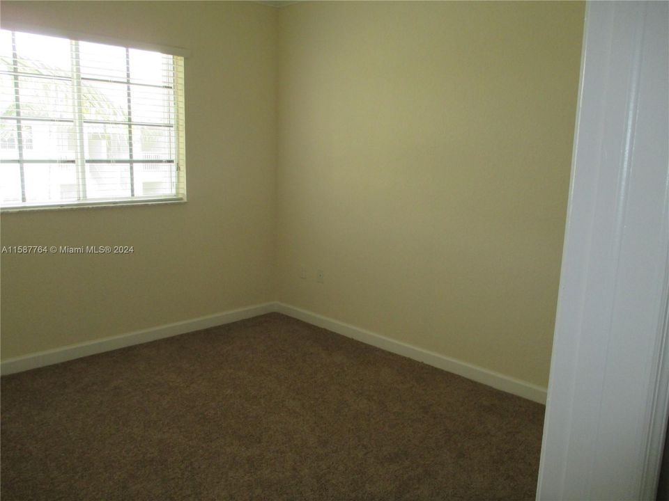 For Rent: $2,300 (3 beds, 2 baths, 1201 Square Feet)