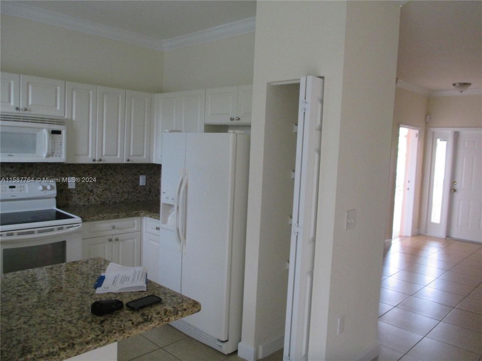 For Rent: $2,300 (3 beds, 2 baths, 1201 Square Feet)