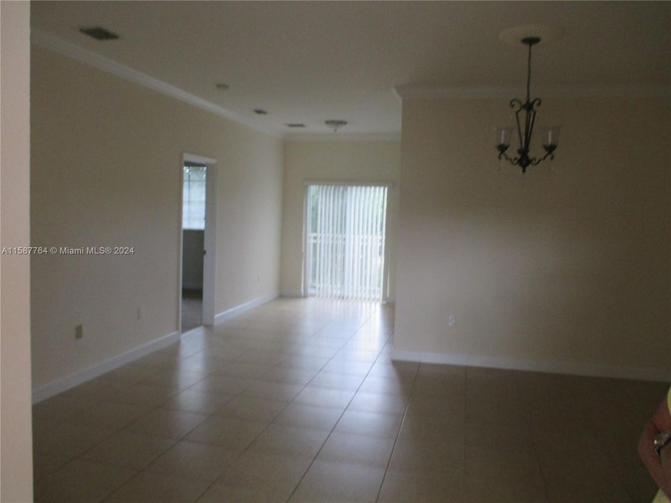 For Rent: $2,300 (3 beds, 2 baths, 1201 Square Feet)