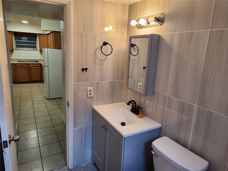 Active With Contract: $1,600 (1 beds, 1 baths, 611 Square Feet)