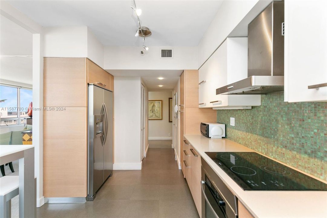 For Sale: $945,000 (2 beds, 2 baths, 1697 Square Feet)