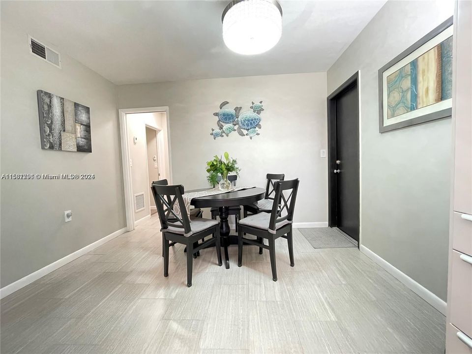 Recently Rented: $1,975 (1 beds, 1 baths, 736 Square Feet)