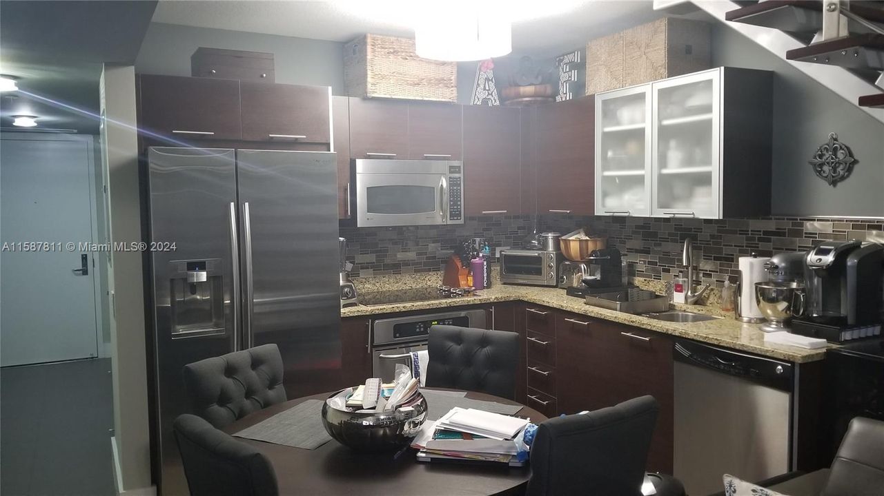 For Rent: $3,100 (1 beds, 1 baths, 952 Square Feet)