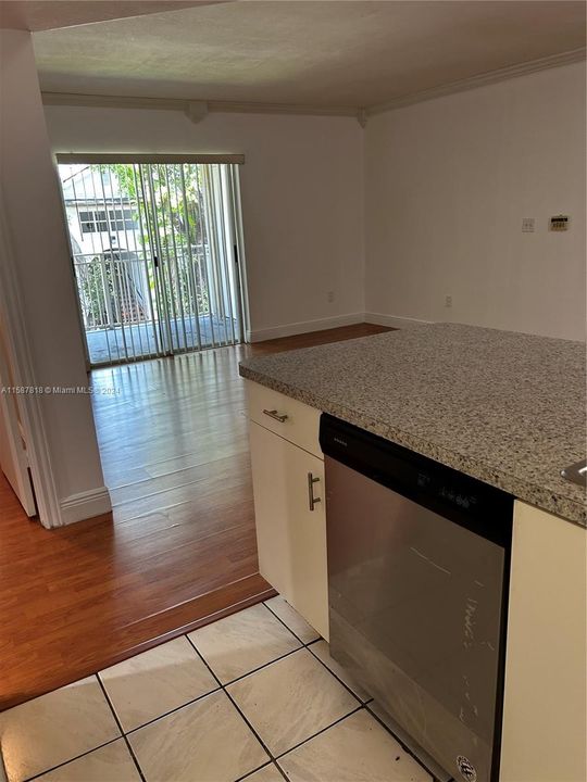 Active With Contract: $2,400 (2 beds, 2 baths, 1106 Square Feet)