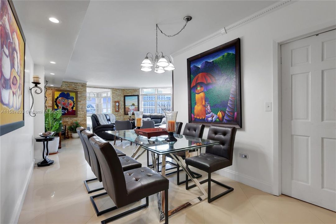 Recently Sold: $420,000 (2 beds, 2 baths, 990 Square Feet)