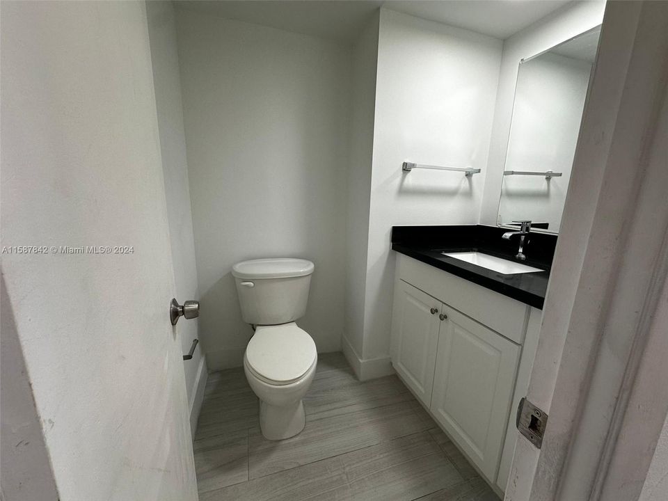 Recently Rented: $2,250 (1 beds, 1 baths, 887 Square Feet)