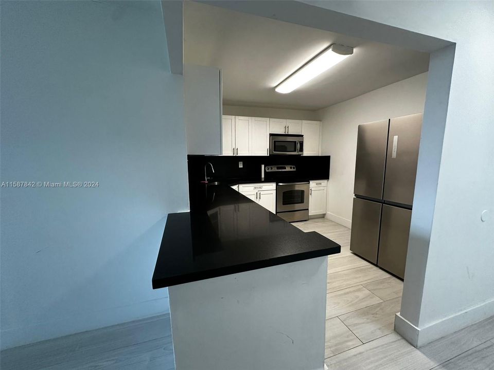 Recently Rented: $2,250 (1 beds, 1 baths, 887 Square Feet)