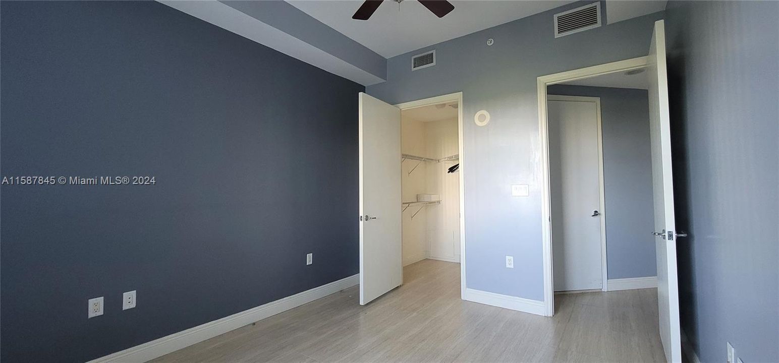 Active With Contract: $2,750 (1 beds, 1 baths, 914 Square Feet)