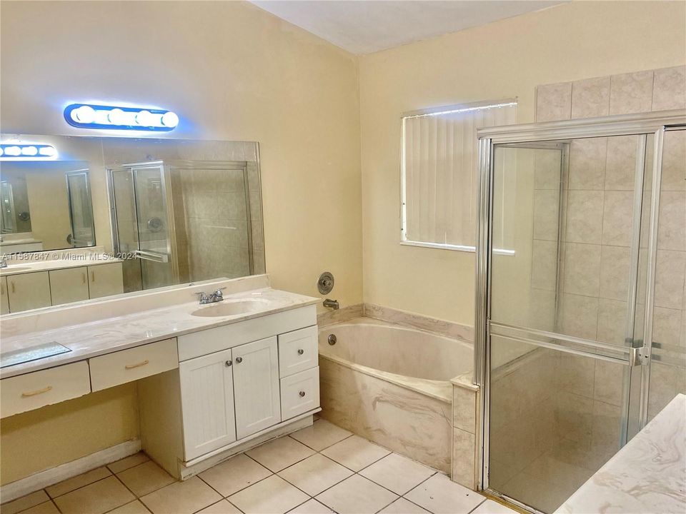 出租: $3,800 (3 贝兹, 2 浴室, 1943 平方英尺)