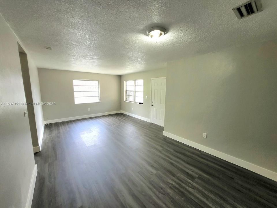 Active With Contract: $2,700 (3 beds, 2 baths, 1600 Square Feet)