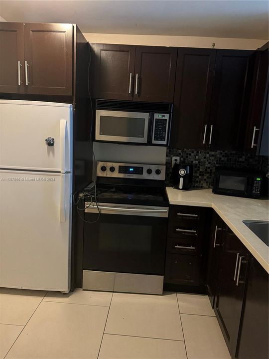 Recently Rented: $2,100 (2 beds, 2 baths, 1175 Square Feet)