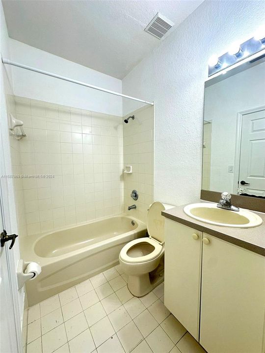 出租: $3,500 (4 贝兹, 3 浴室, 1507 平方英尺)