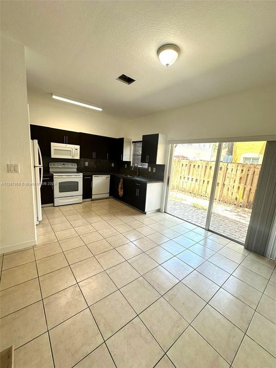 For Rent: $3,500 (4 beds, 3 baths, 1507 Square Feet)
