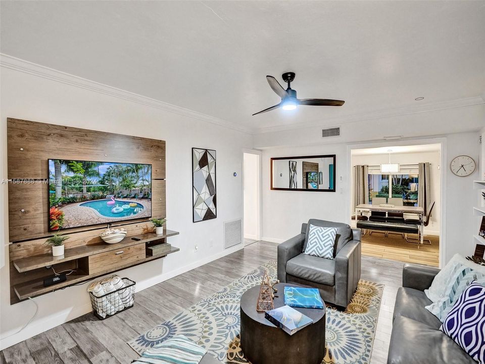 Active With Contract: $899,000 (3 beds, 3 baths, 1593 Square Feet)