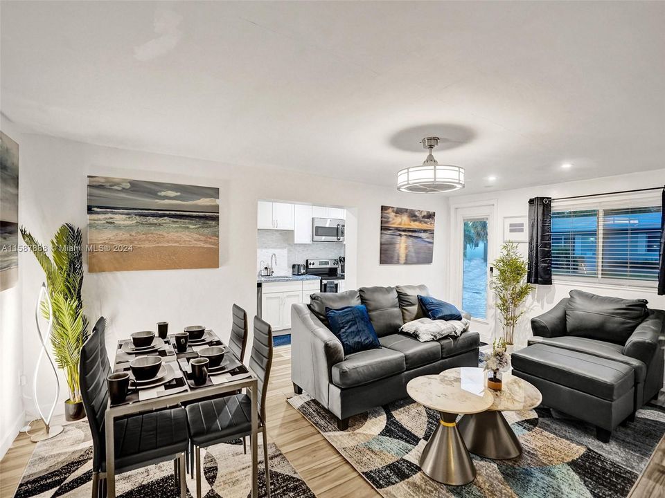 Active With Contract: $899,000 (3 beds, 3 baths, 1593 Square Feet)