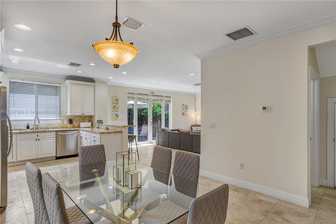 For Sale: $1,050,000 (4 beds, 3 baths, 2817 Square Feet)