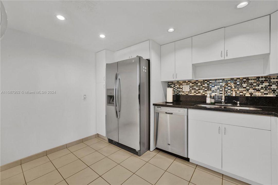 For Rent: $3,800 (2 beds, 2 baths, 1357 Square Feet)