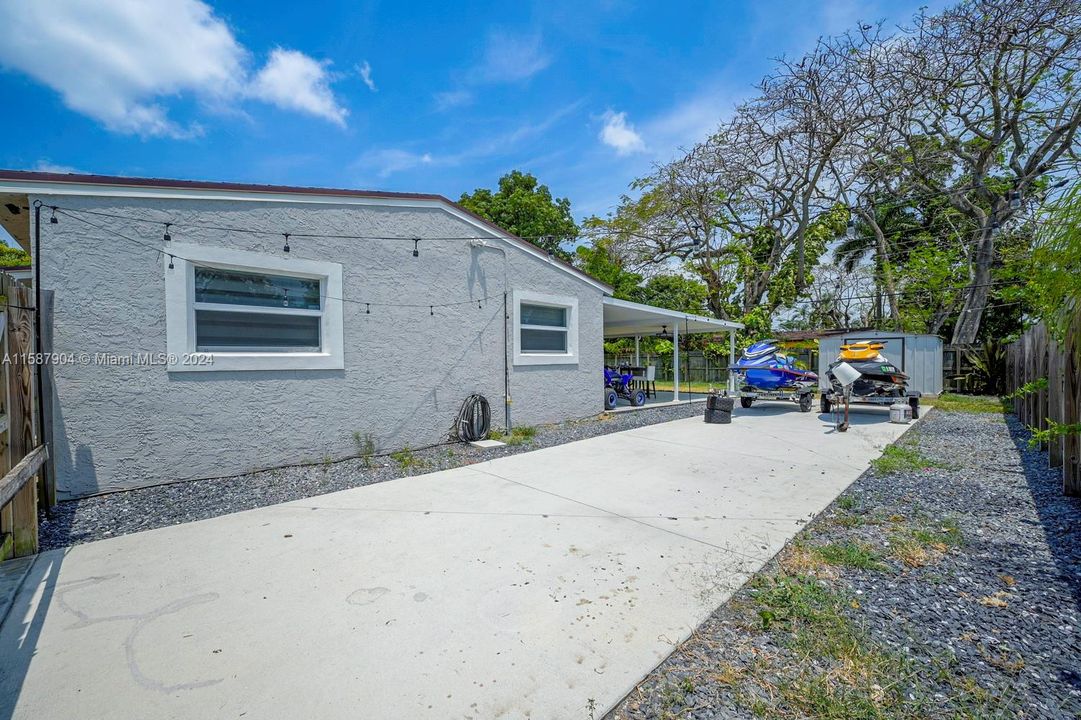 Active With Contract: $600,000 (4 beds, 3 baths, 1514 Square Feet)