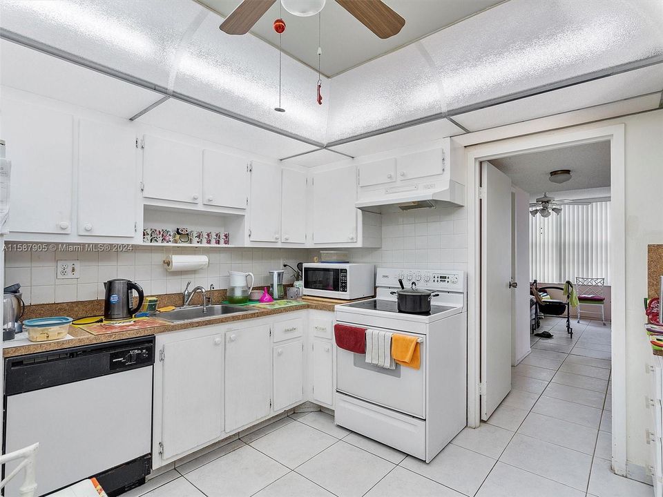 For Sale: $339,000 (2 beds, 2 baths, 1233 Square Feet)