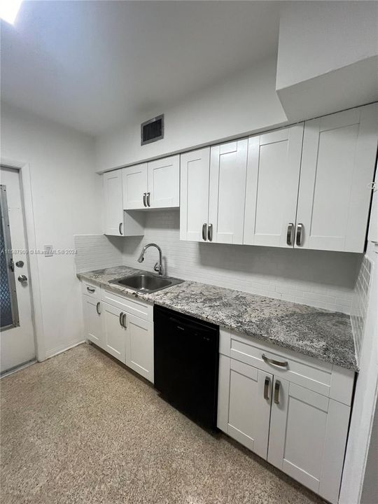 For Rent: $3,000 (2 beds, 2 baths, 1450 Square Feet)