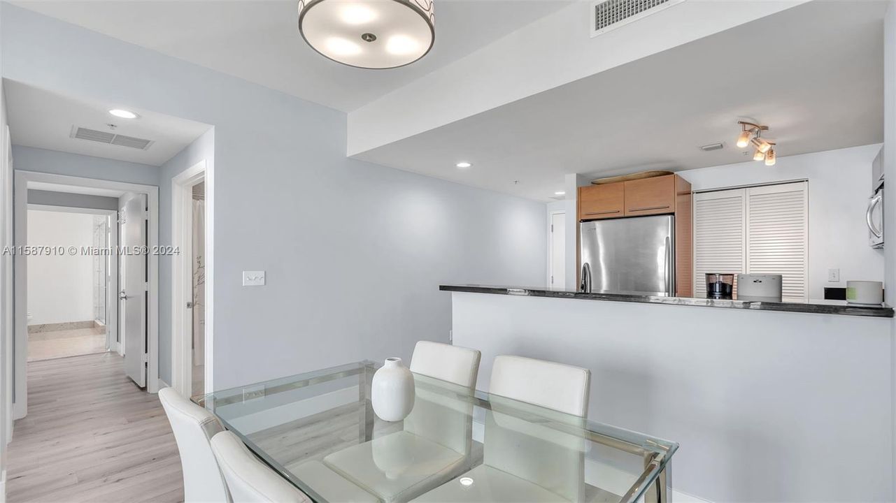 For Sale: $665,000 (2 beds, 2 baths, 1058 Square Feet)