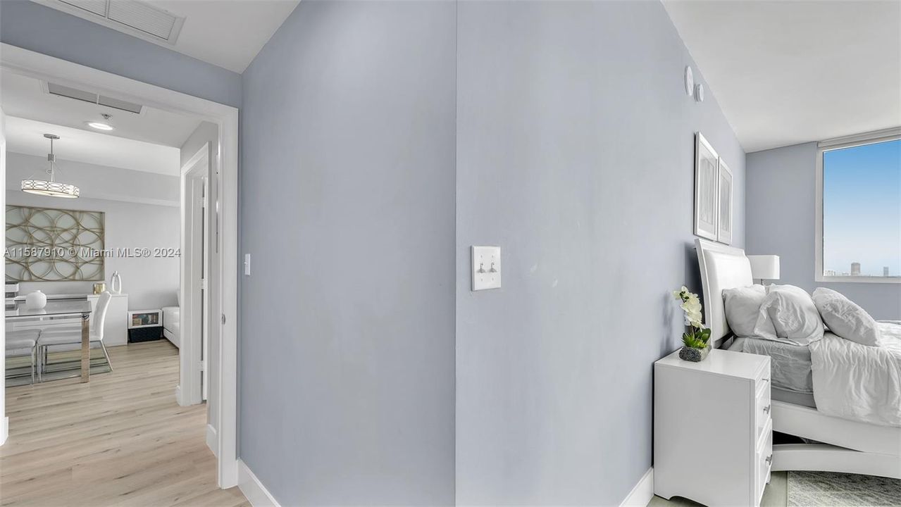 For Sale: $675,000 (2 beds, 2 baths, 1058 Square Feet)