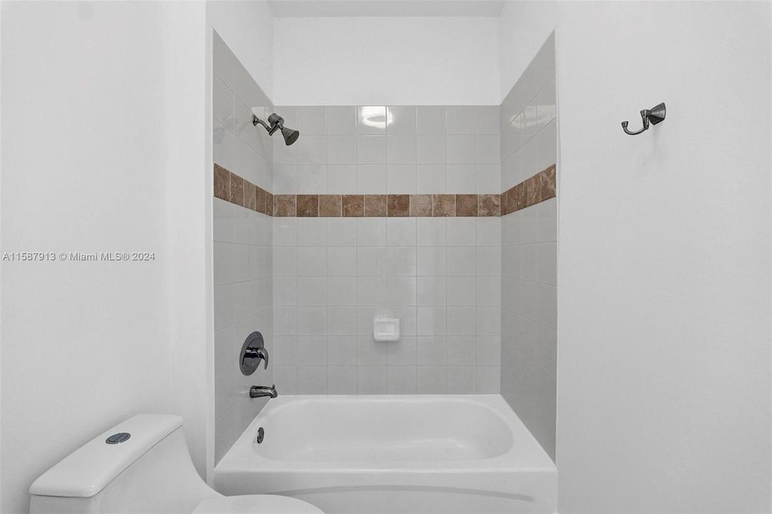 最近租的: $2,700 (1 贝兹, 1 浴室, 887 平方英尺)