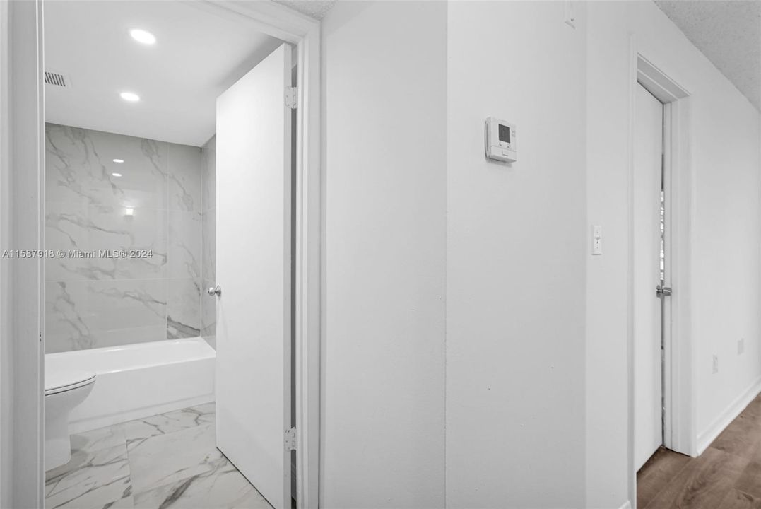 最近租的: $2,400 (2 贝兹, 2 浴室, 899 平方英尺)
