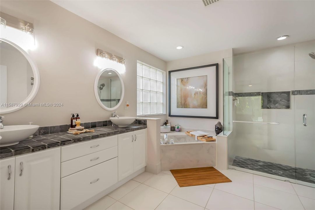 Active With Contract: $4,400 (3 beds, 2 baths, 1927 Square Feet)