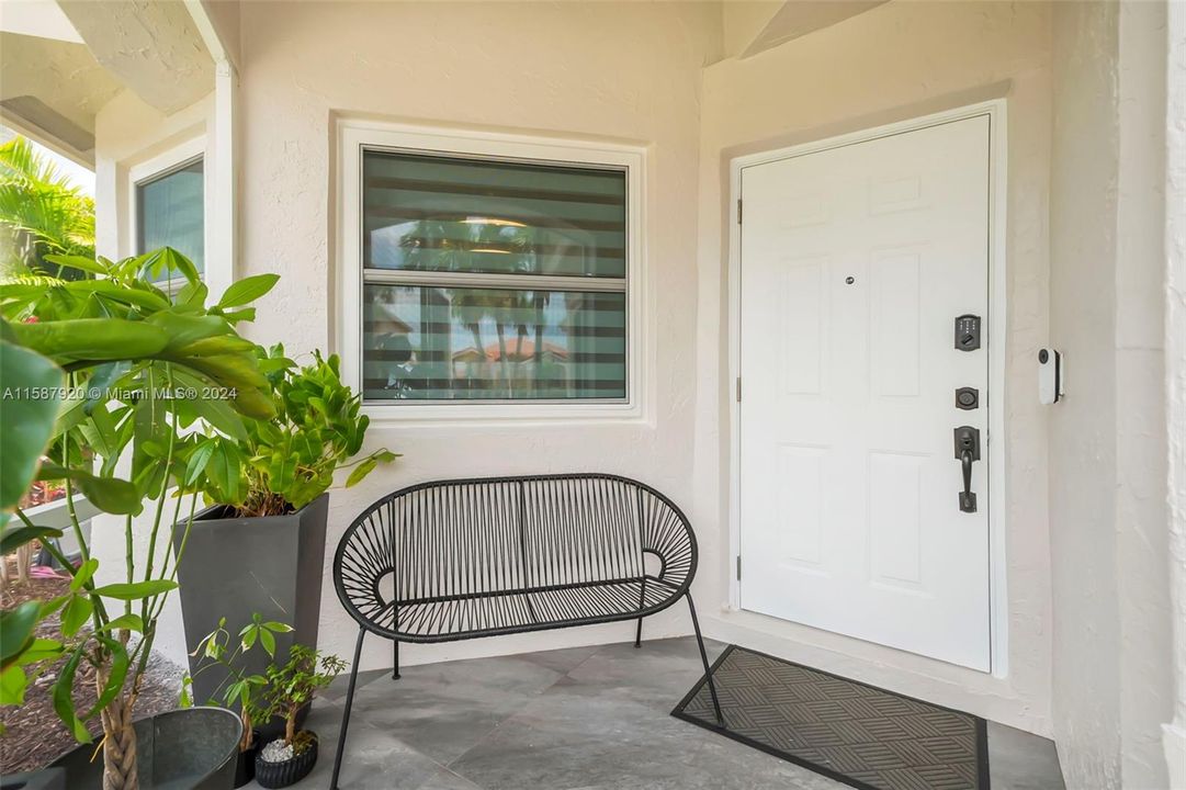 Active With Contract: $4,400 (3 beds, 2 baths, 1927 Square Feet)