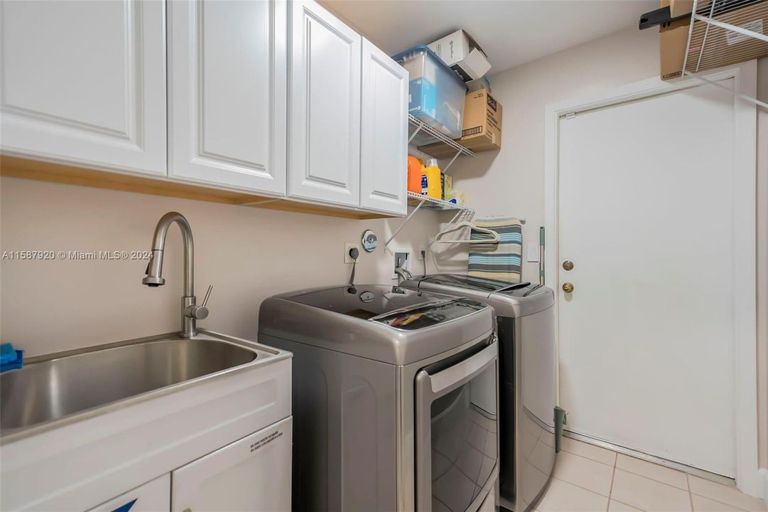 Active With Contract: $4,400 (3 beds, 2 baths, 1927 Square Feet)