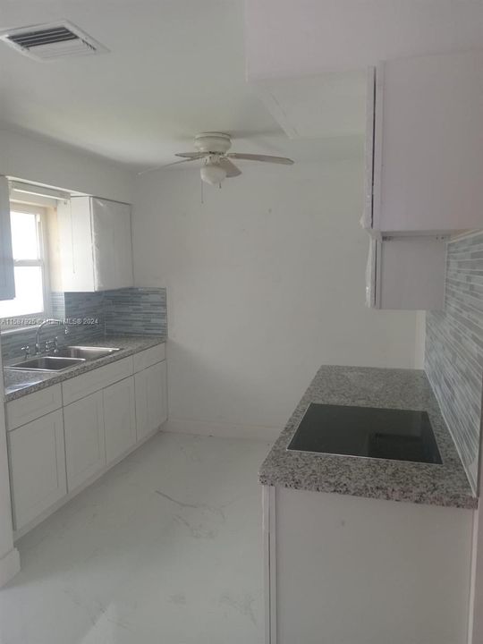 For Rent: $2,500 (2 beds, 1 baths, 910 Square Feet)