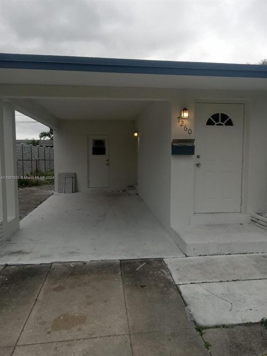 For Rent: $2,500 (2 beds, 1 baths, 910 Square Feet)