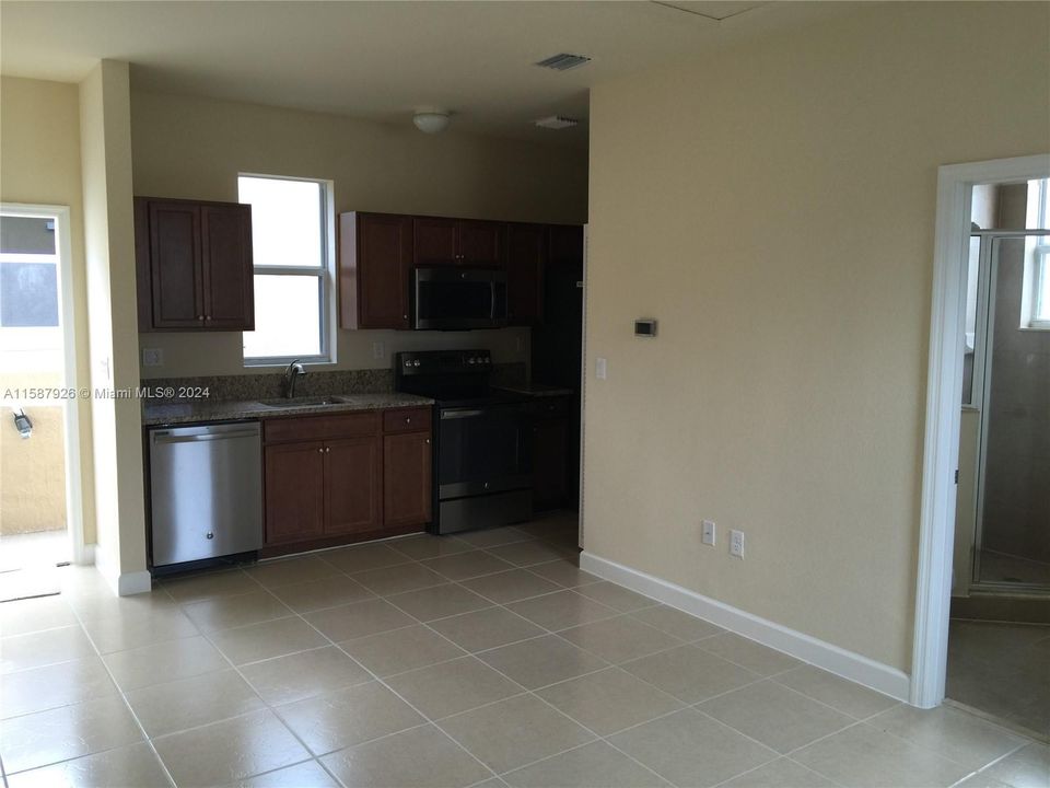For Rent: $1,700 (0 beds, 1 baths, 434 Square Feet)