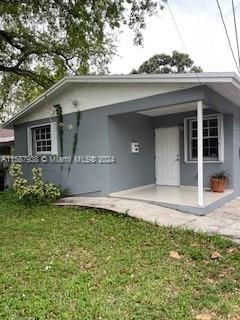 Recently Rented: $3,500 (3 beds, 2 baths, 1228 Square Feet)
