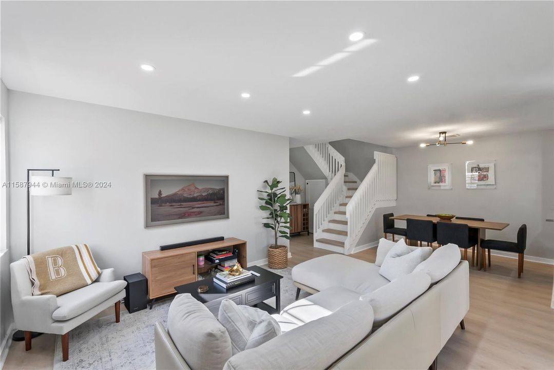 Active With Contract: $499,900 (3 beds, 2 baths, 1411 Square Feet)