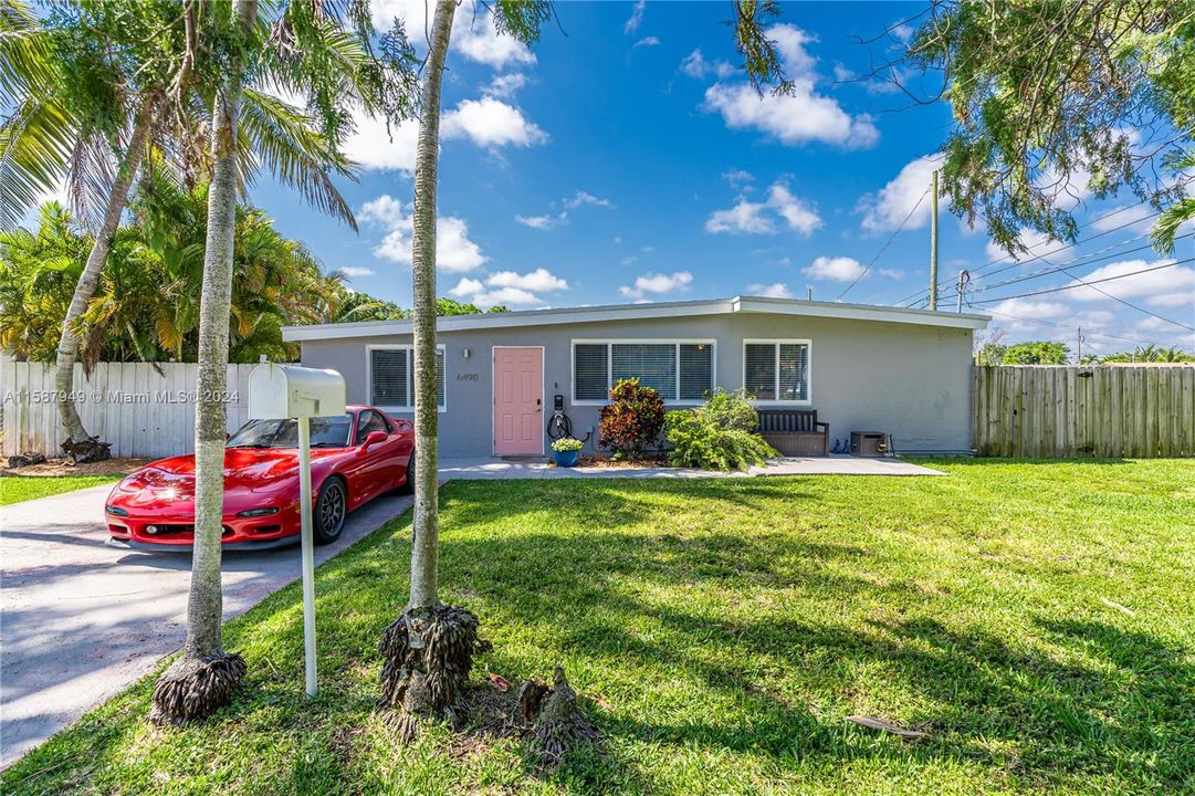 Active With Contract: $755,000 (3 beds, 2 baths, 1227 Square Feet)