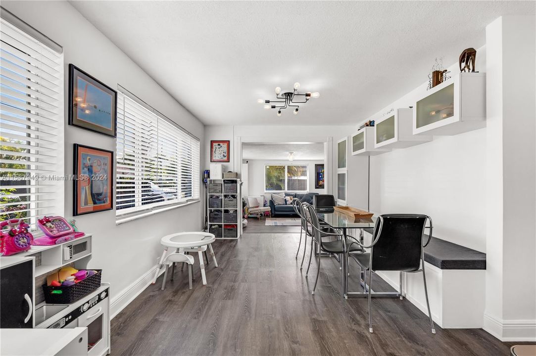 Recently Sold: $755,000 (3 beds, 2 baths, 1227 Square Feet)