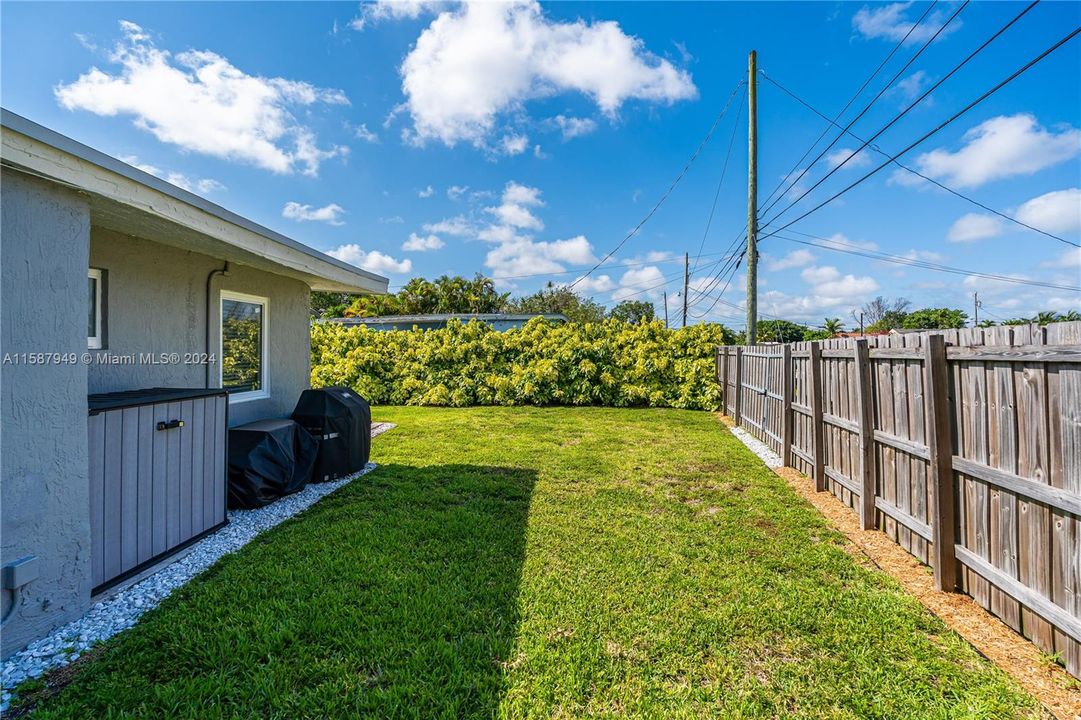 Active With Contract: $755,000 (3 beds, 2 baths, 1227 Square Feet)