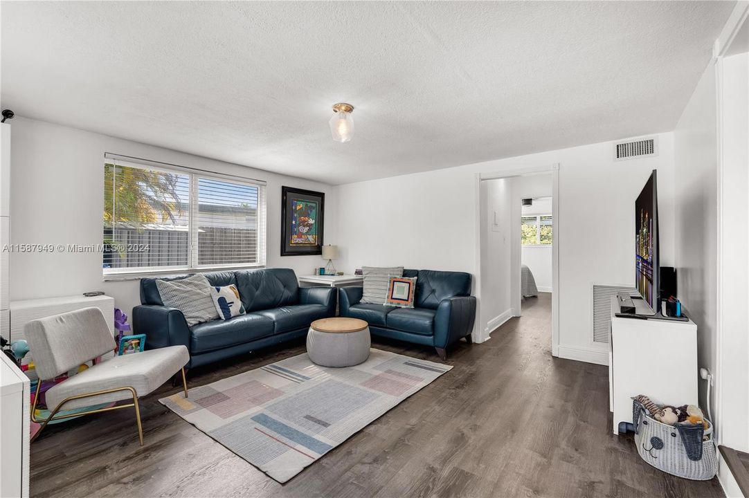 Active With Contract: $755,000 (3 beds, 2 baths, 1227 Square Feet)