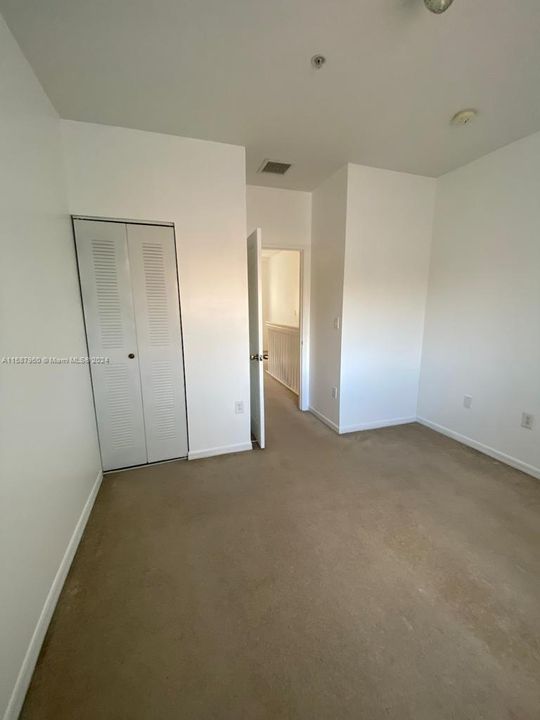 Active With Contract: $225,000 (1 beds, 1 baths, 627 Square Feet)
