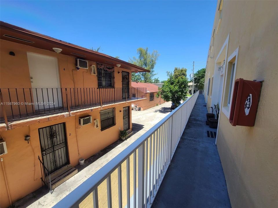 For Sale: $225,000 (1 beds, 1 baths, 627 Square Feet)