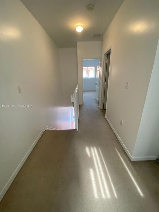 For Sale: $225,000 (1 beds, 1 baths, 627 Square Feet)