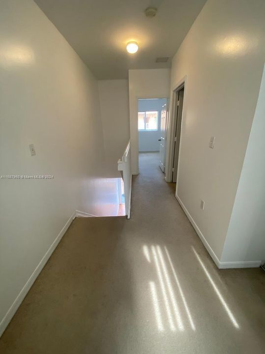 Active With Contract: $225,000 (1 beds, 1 baths, 627 Square Feet)