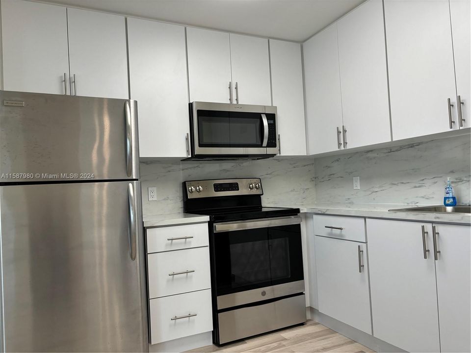 Recently Sold: $170,000 (1 beds, 1 baths, 957 Square Feet)