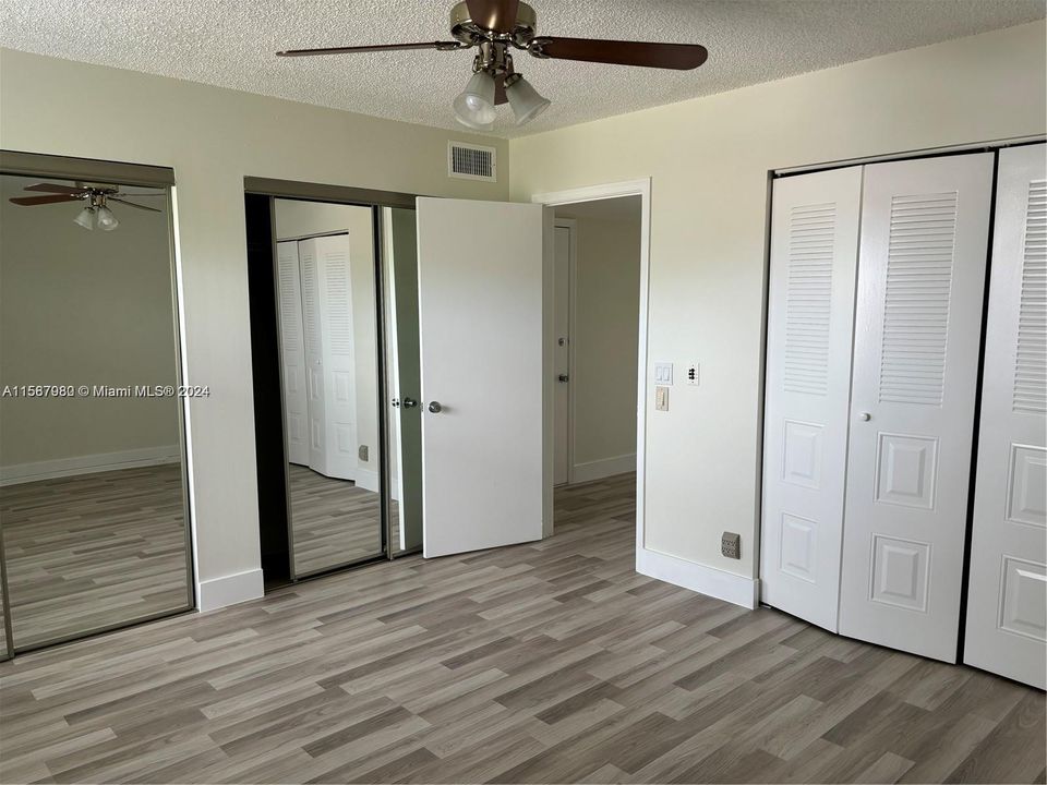 Recently Sold: $170,000 (1 beds, 1 baths, 957 Square Feet)