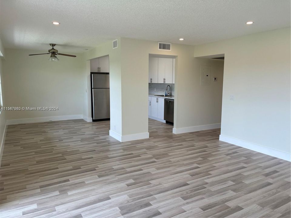 Recently Sold: $170,000 (1 beds, 1 baths, 957 Square Feet)