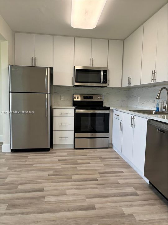 Recently Sold: $170,000 (1 beds, 1 baths, 957 Square Feet)